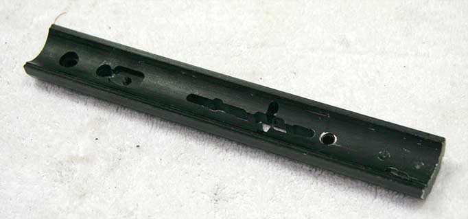 Automag rail in good shape without hole for front vertial adapter.