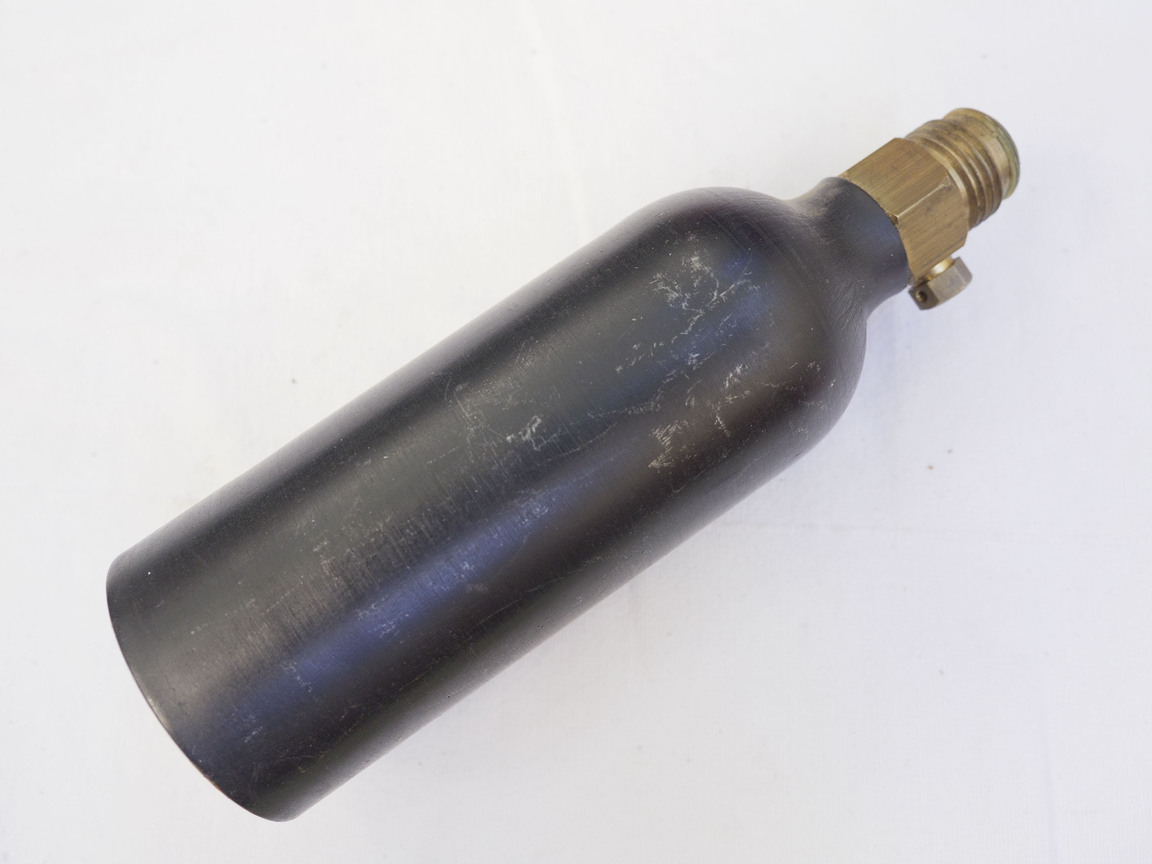 Tecnav UK 3.5 OZ tank. NOT DOT E so likely not usable in the US.