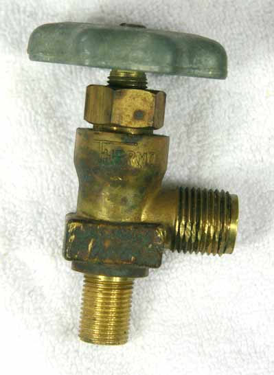 Used shape Thermo valve, ding on nut threads and wont screw on, no burst disk