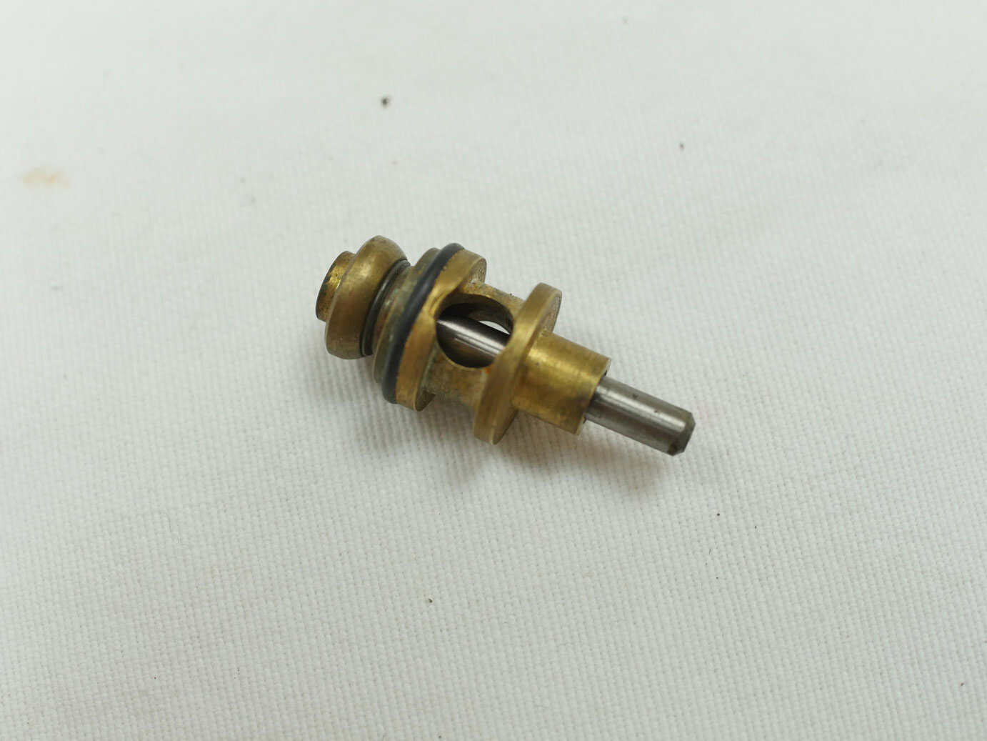 Stock Cocker valve. Used shape, untested. Sheridan Cupseal