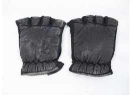 Bad shape unknown junk gloves, no tag, fit like large?