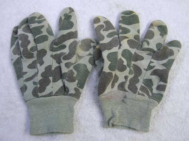 junk gloves, medium-large, camo