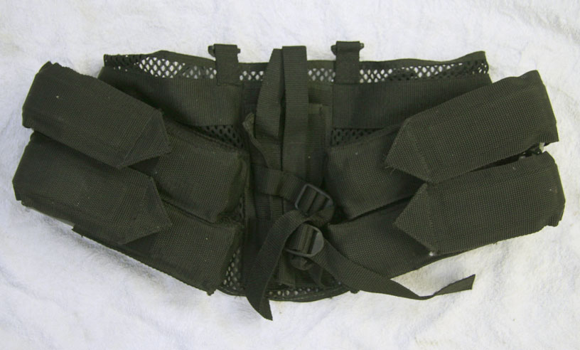 Great shape Unique sports harness in black, 4H 1V, takes 100rd pods