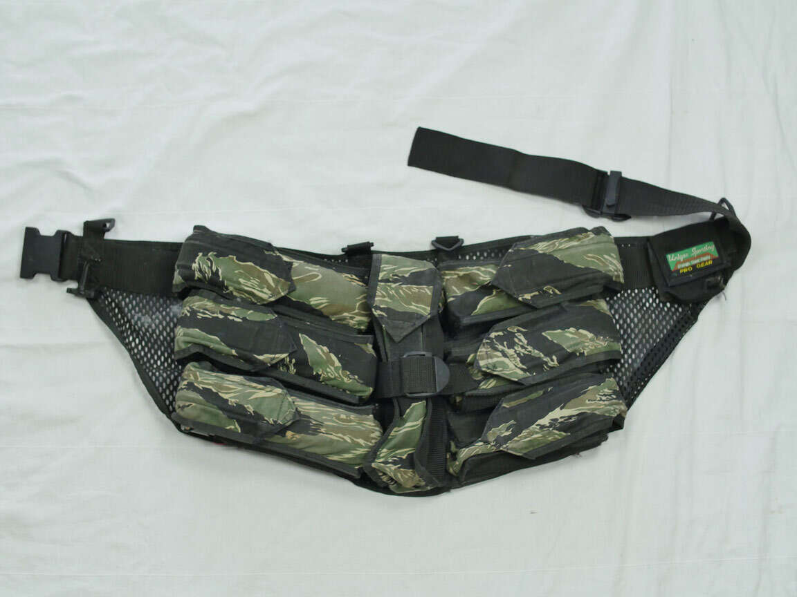 Unique Sporting Goods 6H+1V Tiger Stripe harness, good shape some dried paint
