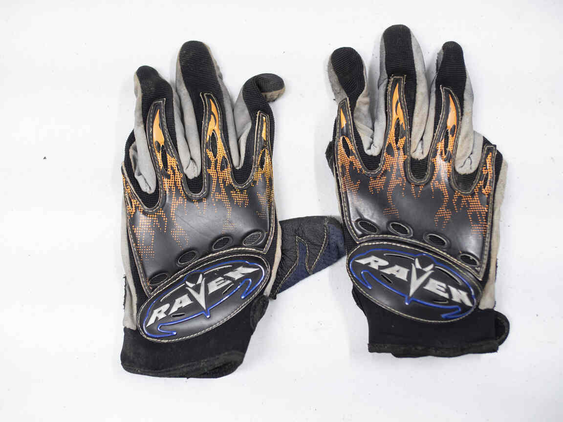 Raven Gloves, size medium, used shape