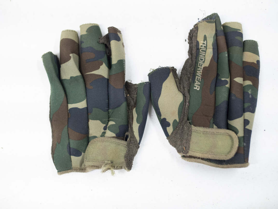 Thunderwear camo gloves, used shape, size large, old school 