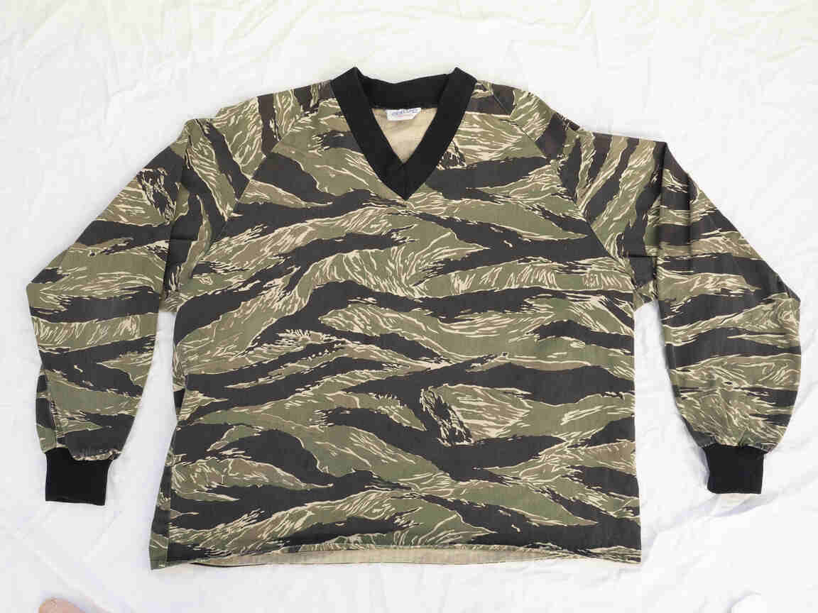 Early Tiger Stripe Products Pullover, likely medium? good shape