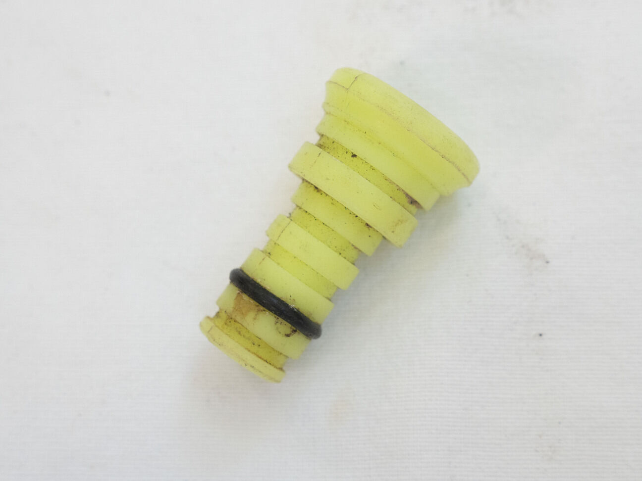 Yellow barrel plug with one oring