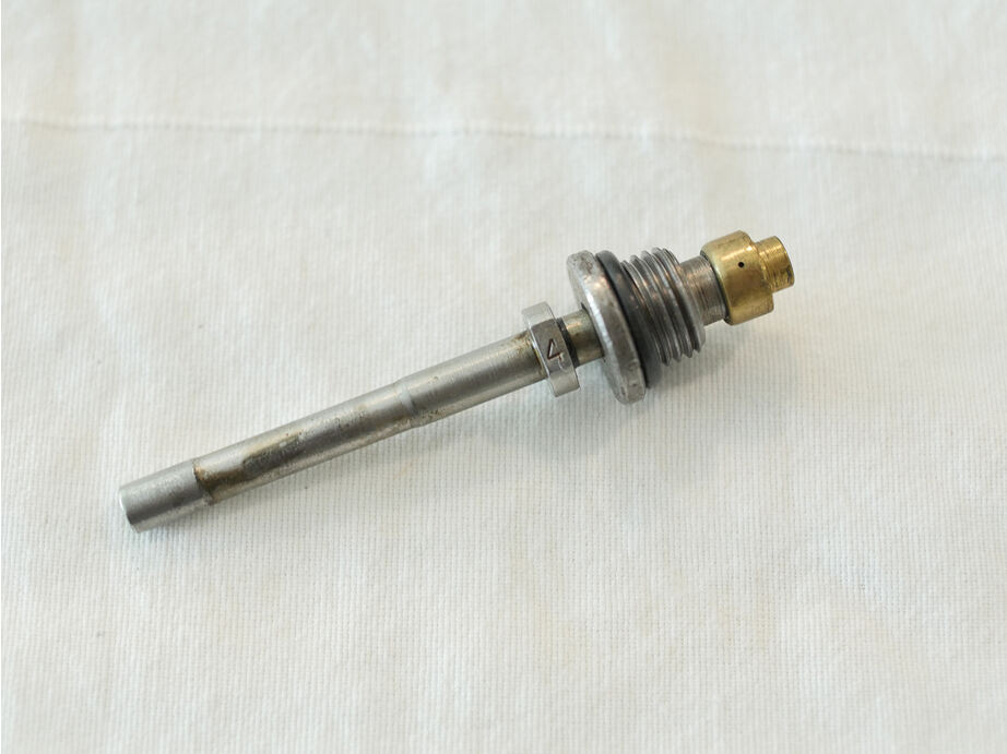 Line SI Bushmaster Powertube #4, steel 007 valve retaining screw and bad shape cup seal