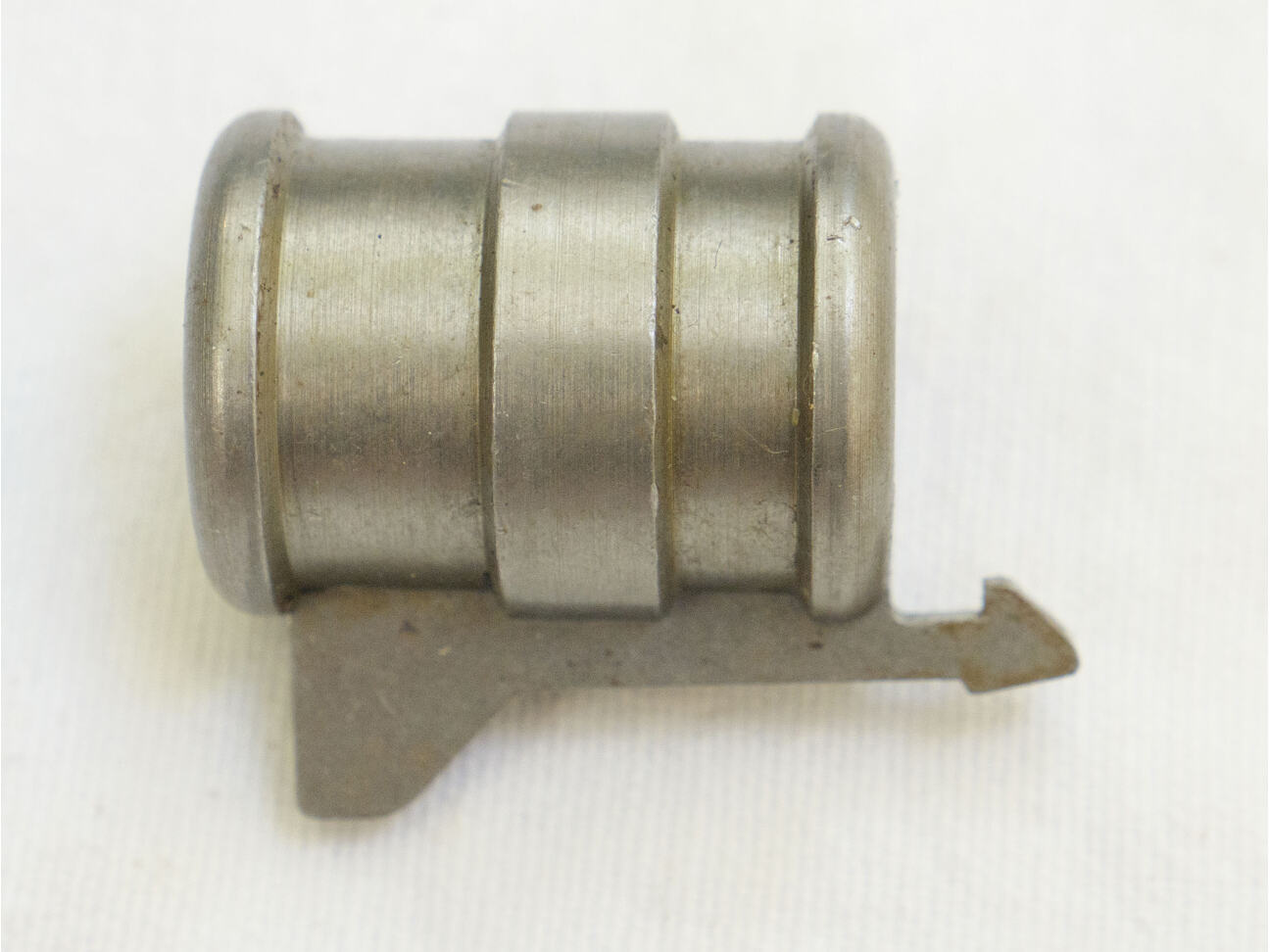 Early Trracer or Razorback bolt in good shape