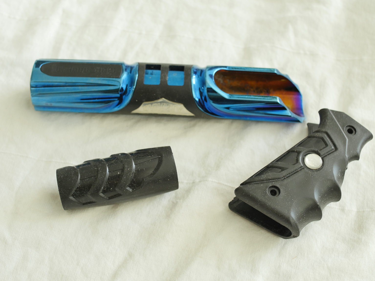 Dynasty ion body, grips and forgrip, looks good, don't know anything about this.