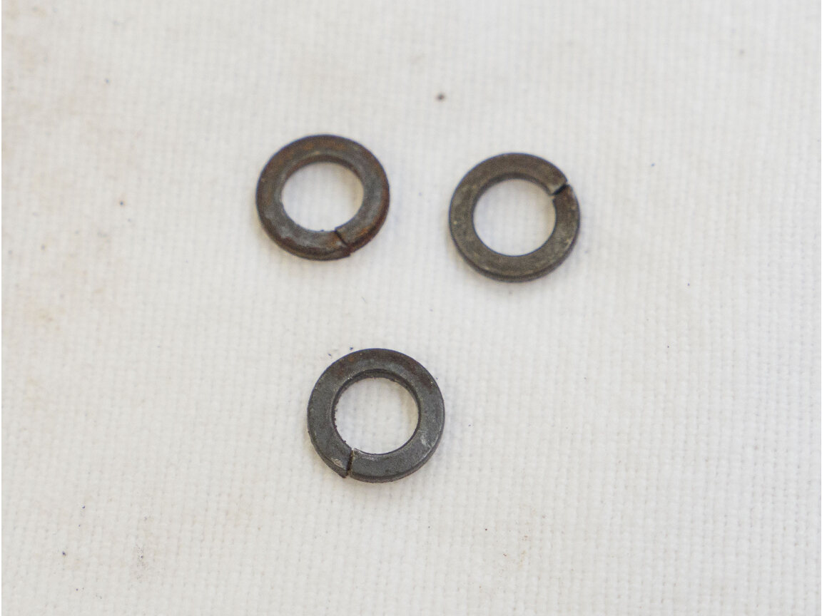 Well used VM68 lock washers for sides of rails. 4x washers included